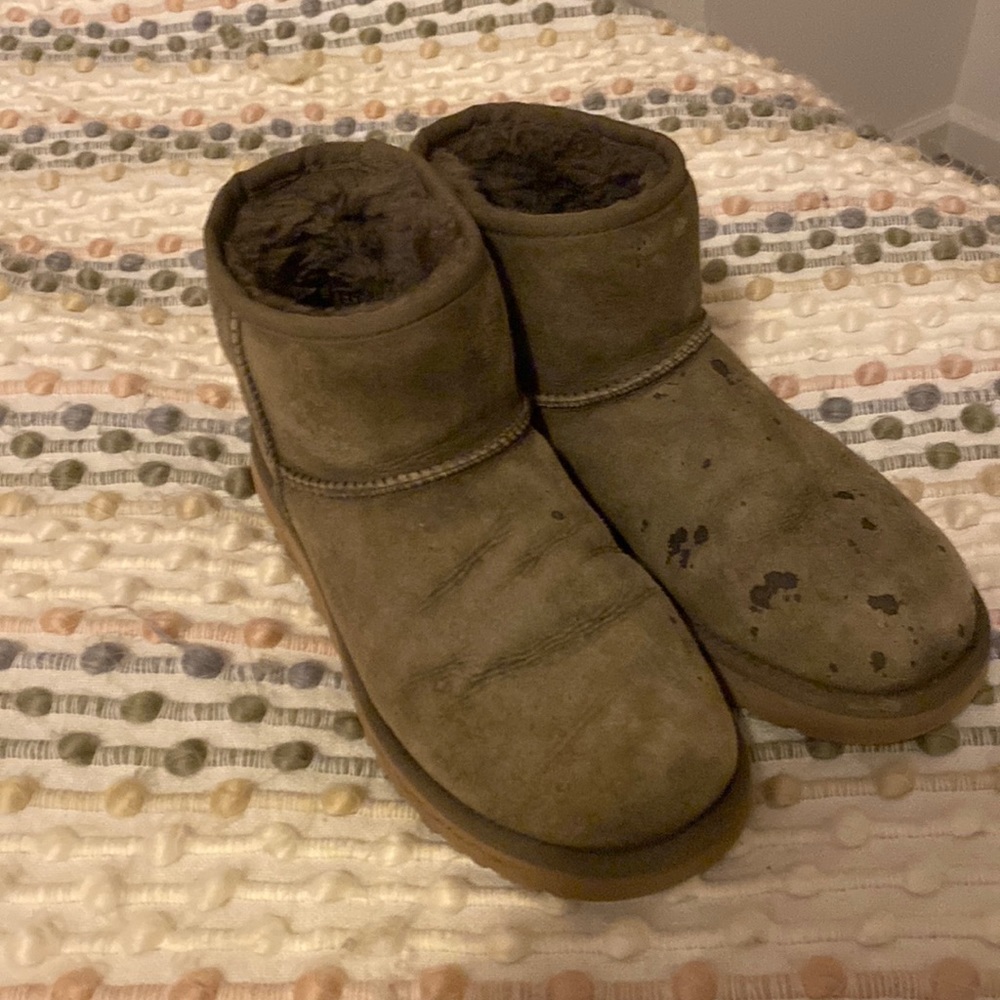 • ugg • ugg minis